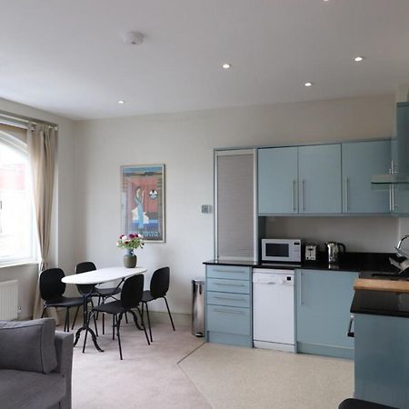 Stylish Light-Filled 1 Bedroom Flat In Hammersmith Λονδίνο Εξωτερικό φωτογραφία