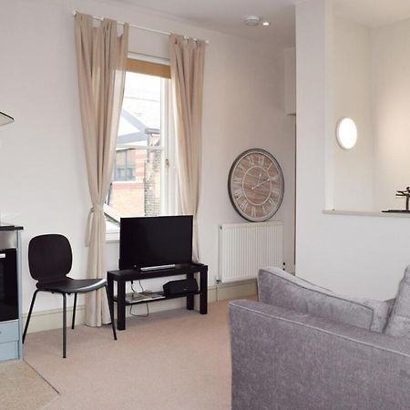 Stylish Light-Filled 1 Bedroom Flat In Hammersmith Λονδίνο Εξωτερικό φωτογραφία