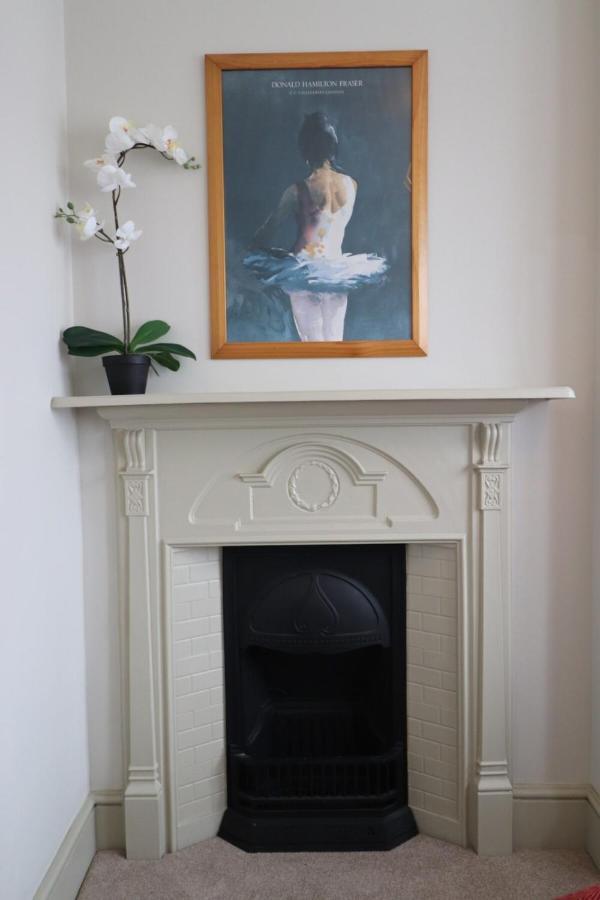 Stylish Light-Filled 1 Bedroom Flat In Hammersmith Λονδίνο Εξωτερικό φωτογραφία